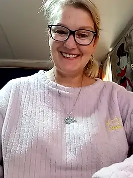 irinamaux online show from May 8, 7:55 am
