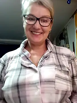 irinamaux online show from May 22, 6:44 am