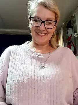 irinamaux online show from May 16, 7:55 am