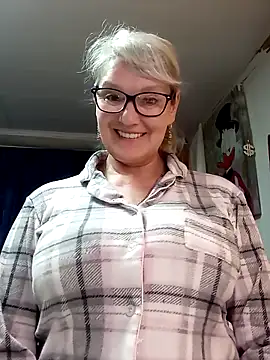 irinamaux online show from May 15, 7:55 am