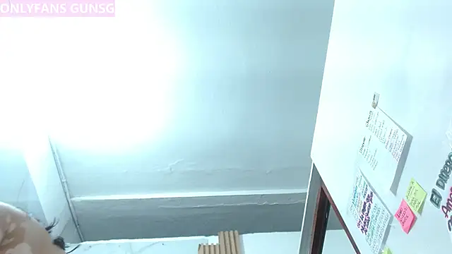 mollyguns online show from October 15, 8:33 pm