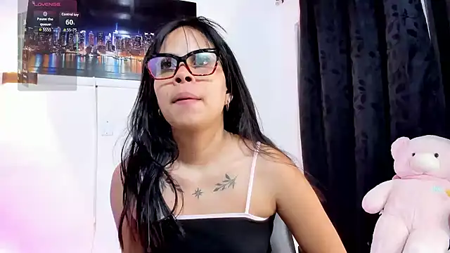 Julieta Coopeer  online show from May 18, 10:43 am