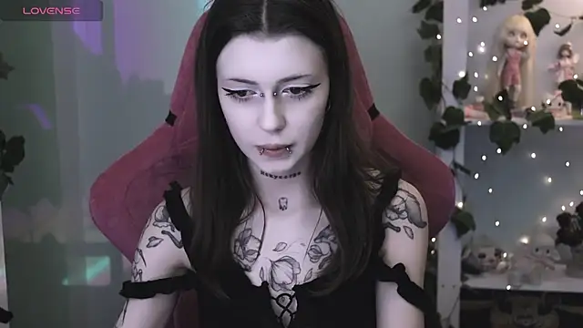 prettybones online show from May 7, 10:35 pm