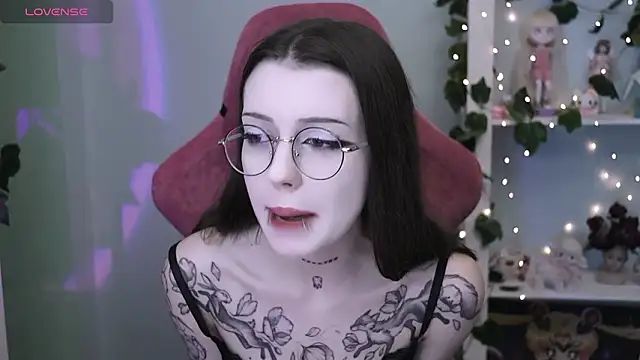 prettybones online show from March 10, 11:53 pm