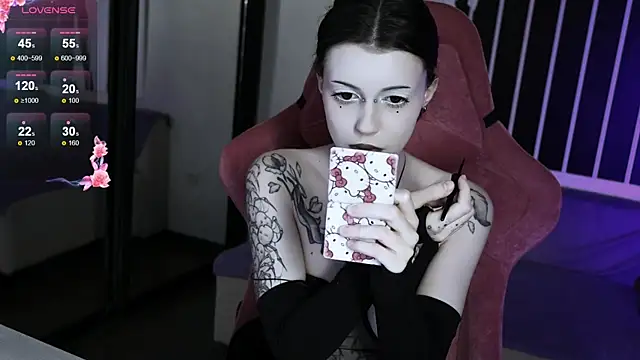 prettybones online show from September 25, 9:12 pm