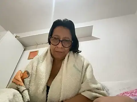 sweeviolet online show from May 6, 6:50 am