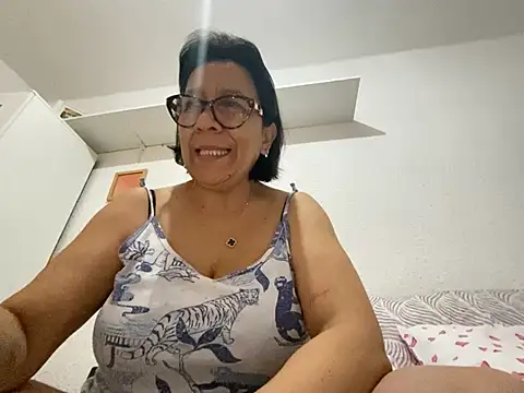 sweeviolet online show from May 5, 6:49 am
