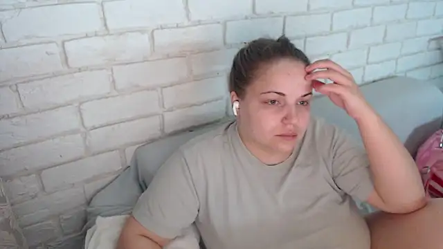 Crazyy girl  online show from April 3, 4:05 pm