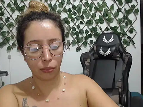 jeiana4u online show from April 28, 2:49 am