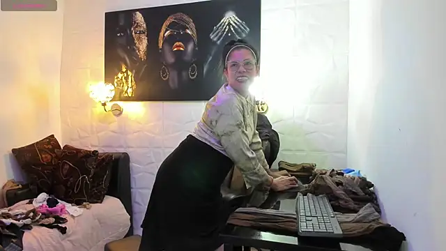 miss lucero1 online show from November 12, 2:53 am