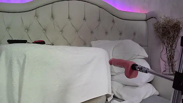 carolinesampaio online show from May 25, 6:29 pm