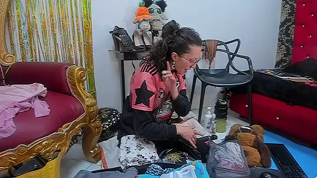 Lucy cole online show from October 4, 9:26 am