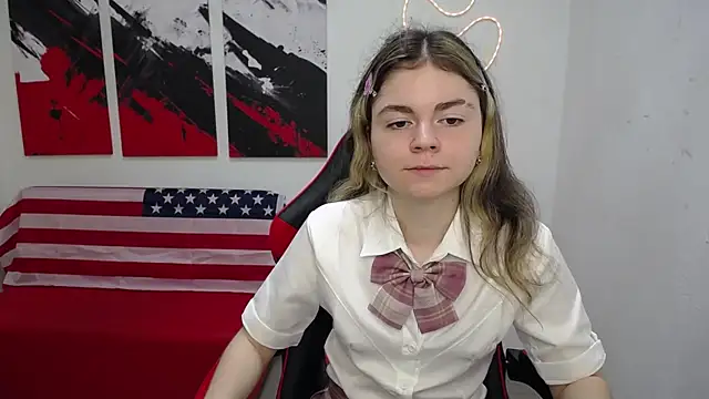 TinaRedly online show from July 4, 5:53 pm