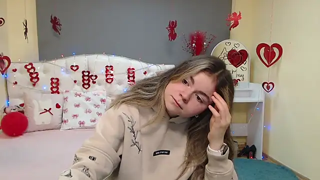 TinaRedly online show from February 4, 7:17 pm