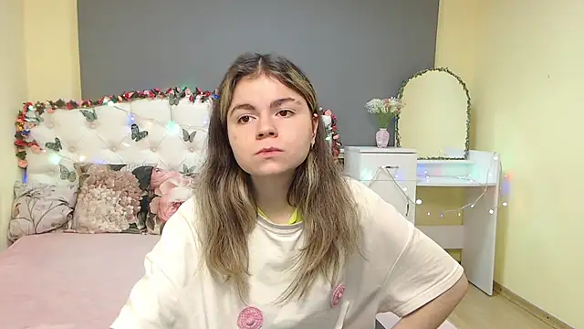 TinaRedly online show from February 19, 9:13 pm