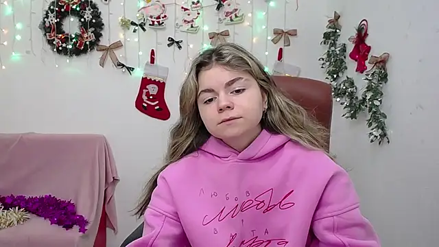 TinaRedly online show from December 17, 6:45 pm