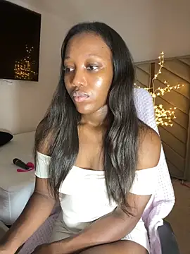 kellya  online show from February 5, 8:45 pm