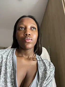 kellya  online show from May 15, 11:40 pm