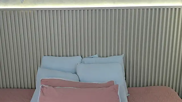 charlottebrowns  online show from May 19, 12:56 pm