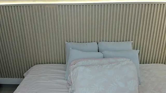 charlottebrowns  online show from May 21, 12:14 pm
