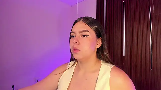 ArianaBaker online show from May 18, 1:28 pm
