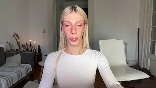 AliceSnowCatt online show from May 9, 3:03 pm