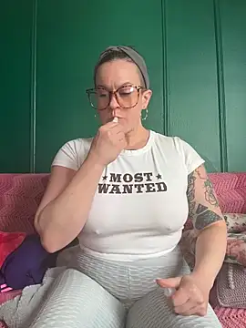 quinnmariexo online show from March 30, 6:40 pm