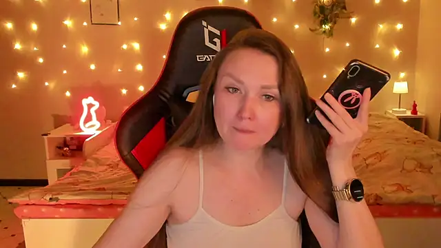 desperatehousewife   online show from June 20, 8:23 pm