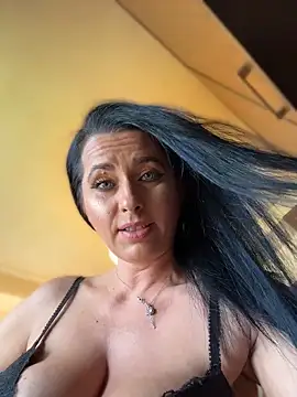 Hotmomcheckk  online show from May 11, 11:01 am