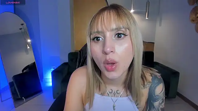 MollySundersX online show from May 12, 8:26 pm