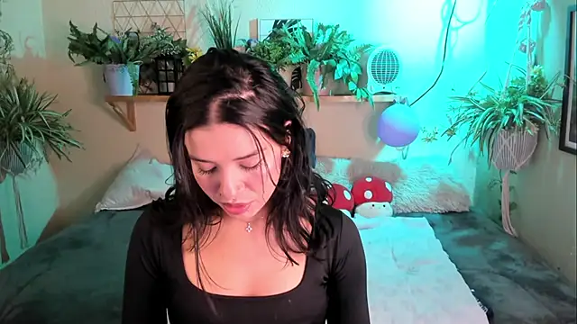 MiaaRose online show from March 21, 4:23 pm