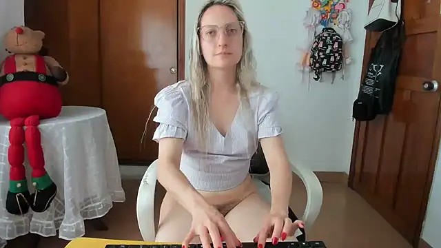 Adele johnsonn1 online show from May 15, 6:43 pm