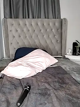 NiftyNora online show from September 28, 4:30 am