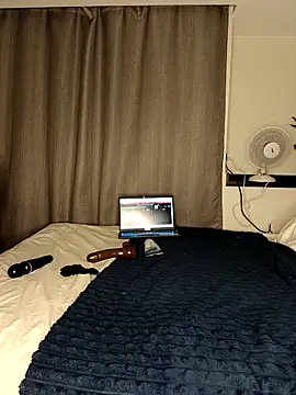 NiftyNora online show from February 6, 6:00 pm