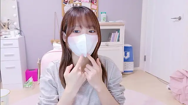 Yui-Ch online show from November 10, 1:17 pm