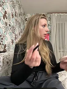 adel secret online show from May 17, 8:08 pm