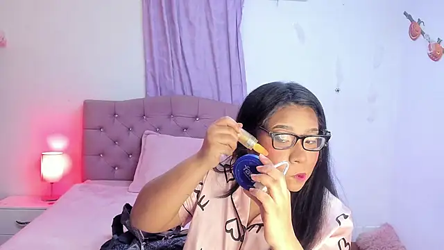 Latinabombsheell online show from October 16, 5:10 am