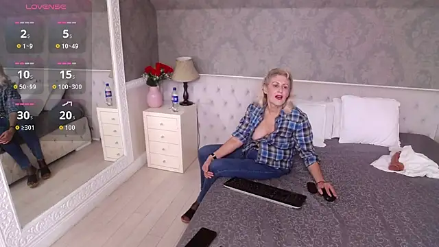 ElenaJuarez online show from October 22, 5:51 pm