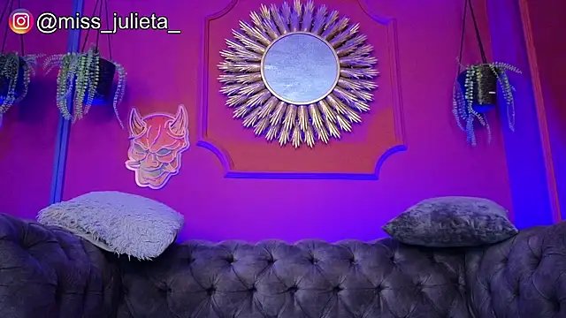Julieta Russell online show from May 26, 11:53 am
