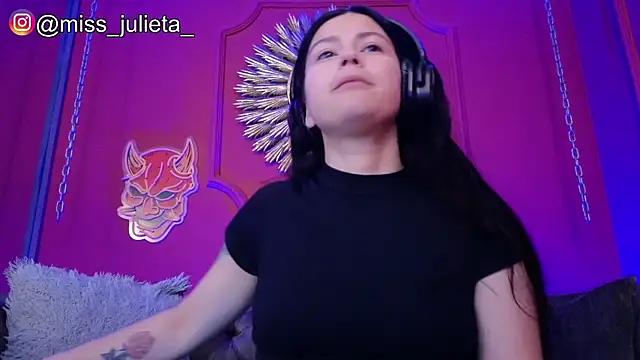 Julieta Russell online show from May 20, 12:02 pm