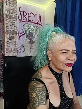 freyadevil333 online show from May 5, 6:49 am