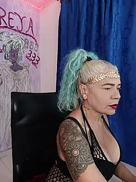 freyadevil333 online show from May 7, 12:26 am