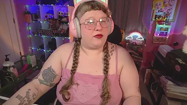 FatVeronica online show from February 26, 1:37 am