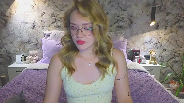 Aurora Golden1 online show from October 18, 5:15 pm