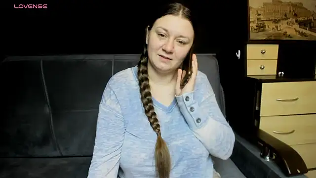 AlisaBacker online show from February 12, 8:10 pm