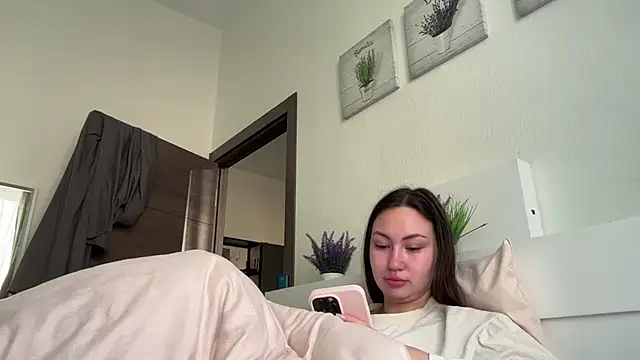GIGI BENNET online show from October 1, 5:34 am