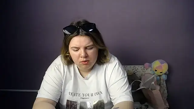 so shy online show from May 16, 7:11 am