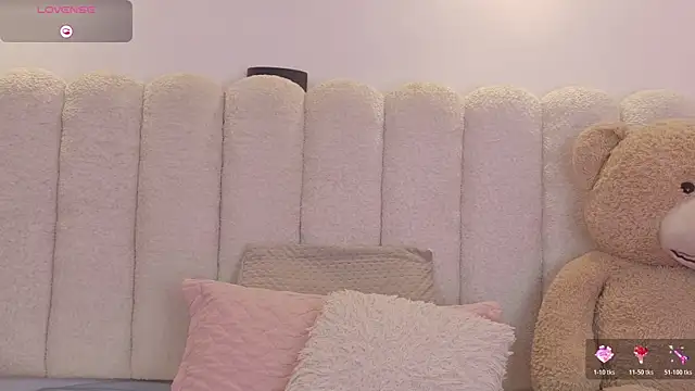 Mia rom11 online show from May 20, 12:24 pm