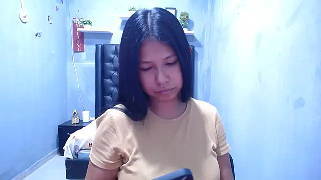 Letty Plugxo online show from May 11, 2:41 pm
