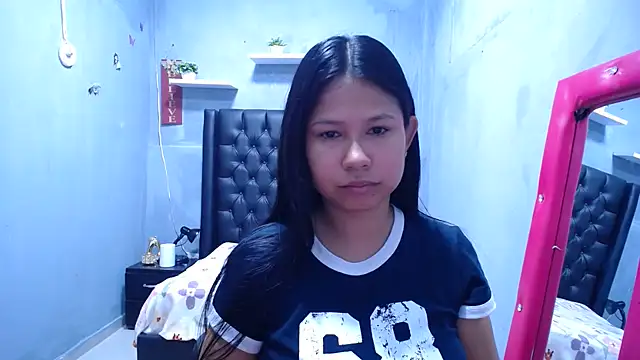 Letty Plugxo online show from May 25, 1:32 pm
